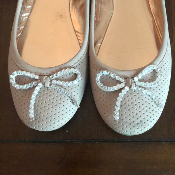 Material Girls tan flats - Picture 2 of 7